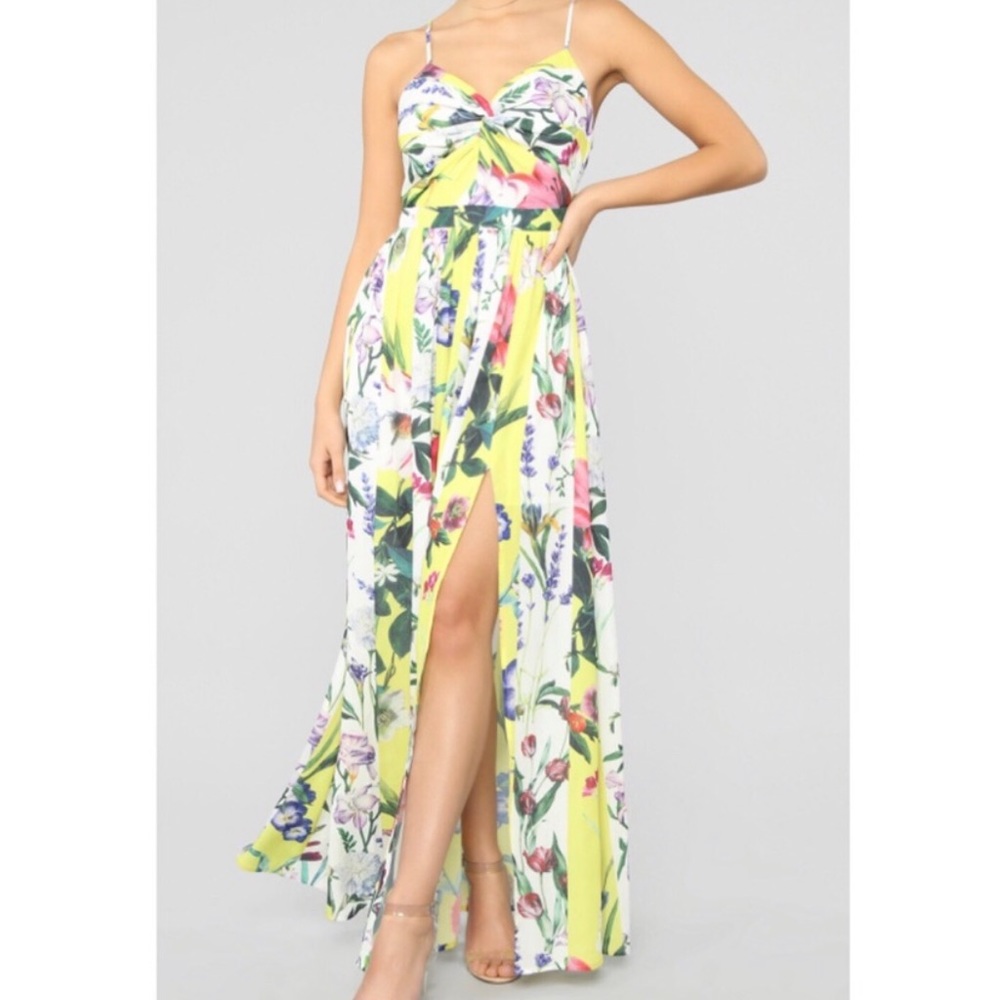 Floral Maxi Dress with Side Slit 🌼💛